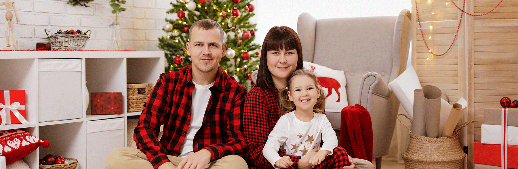 🎄 Ne felejtsd el kiválasztani az egész család számára megfelelő karácsonyfát, és díszítsd otthonod a világításhoz nélkülözhetetlen díszeink, figuráink és füzéreink széles választékával! 🌟