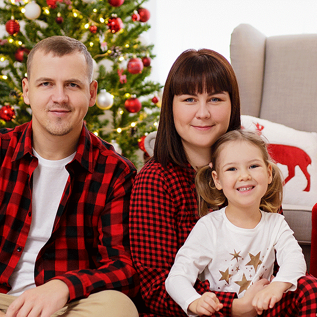 🎄 Ne felejtsd el kiválasztani az egész család számára megfelelő karácsonyfát, és díszítsd otthonod a világításhoz nélkülözhetetlen díszeink, figuráink és füzéreink széles választékával! 🌟